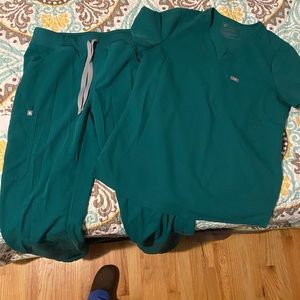 Women’s Hunter Green Figs size small TALL.